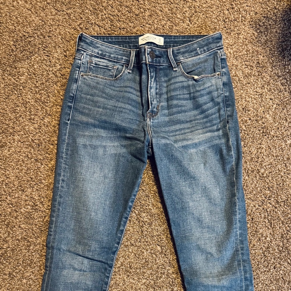 27 short Abercrombie & Fitch “the super skinny mid rise”